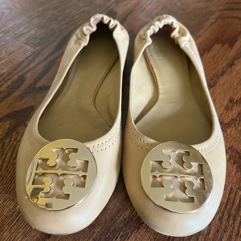 Tory Burch Nude Leather Logo Round-Toe Ballet Flats